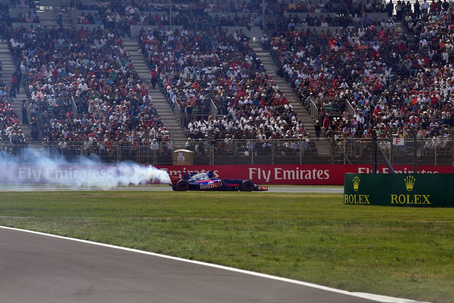 Brendon Hartley retires from the race with engine failure
