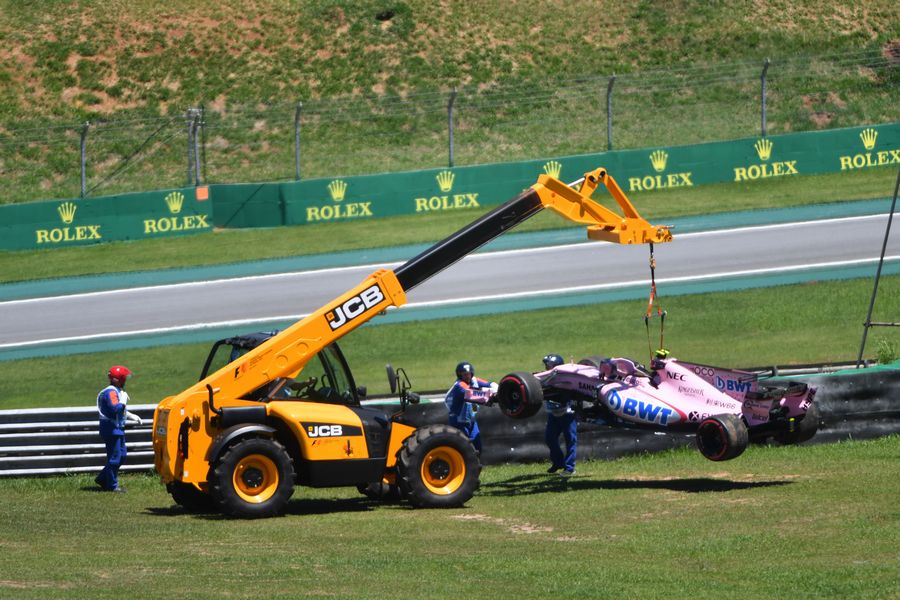 The crashed car of Esteban Ocon is recovered