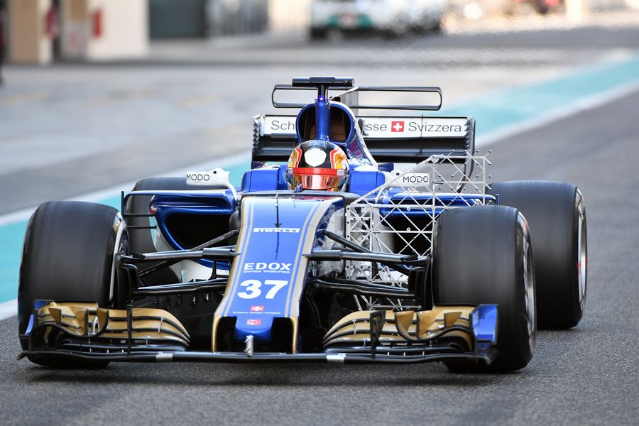 Sauber car with aero sesnors in the pitlane