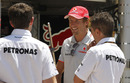 Jenson Button chats to his former Brawn colleagues, now at Mercedes