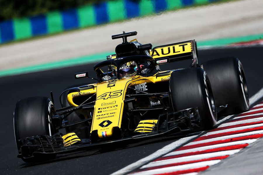 Artem Markelov on track in the Renault