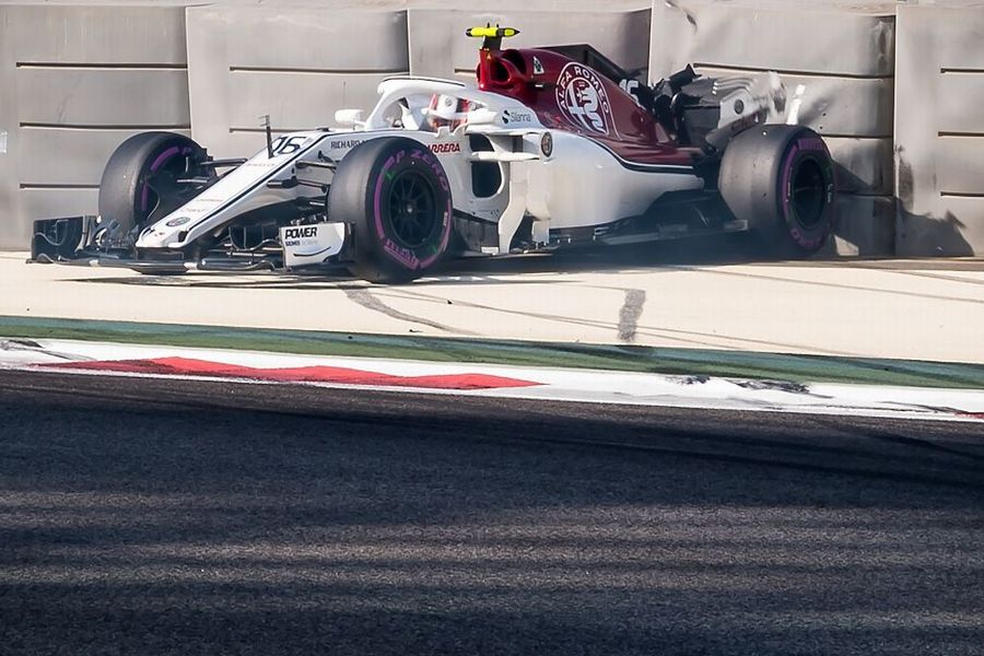 Charles Leclerc crashed into the wall in FP3