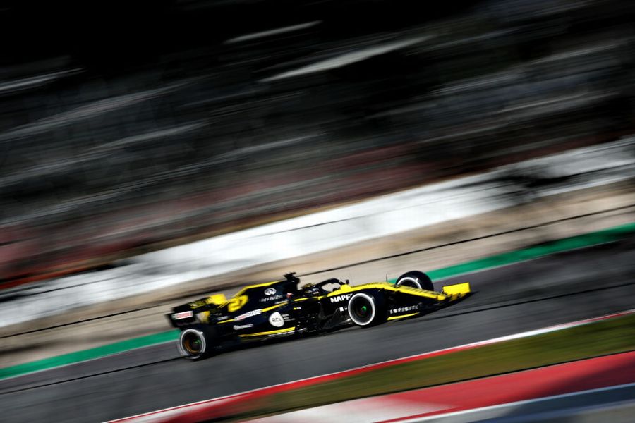 Nico Hulkenberg at speed in the Renault