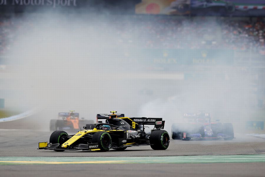 Smoke pours from the car of Daniel Ricciardo