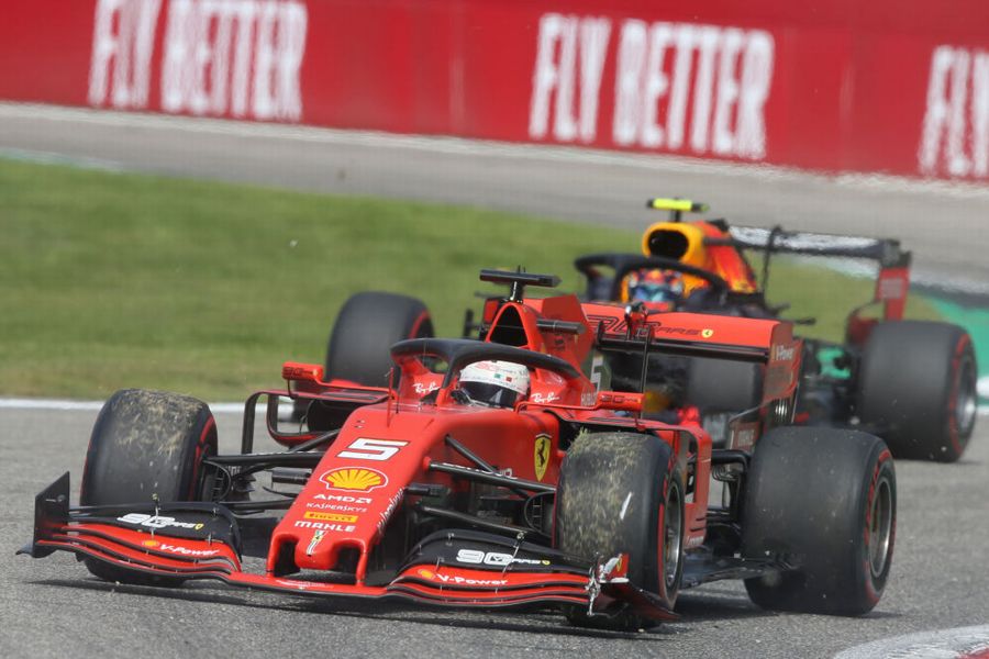 Sebastian Vettel broken front wing after crashing