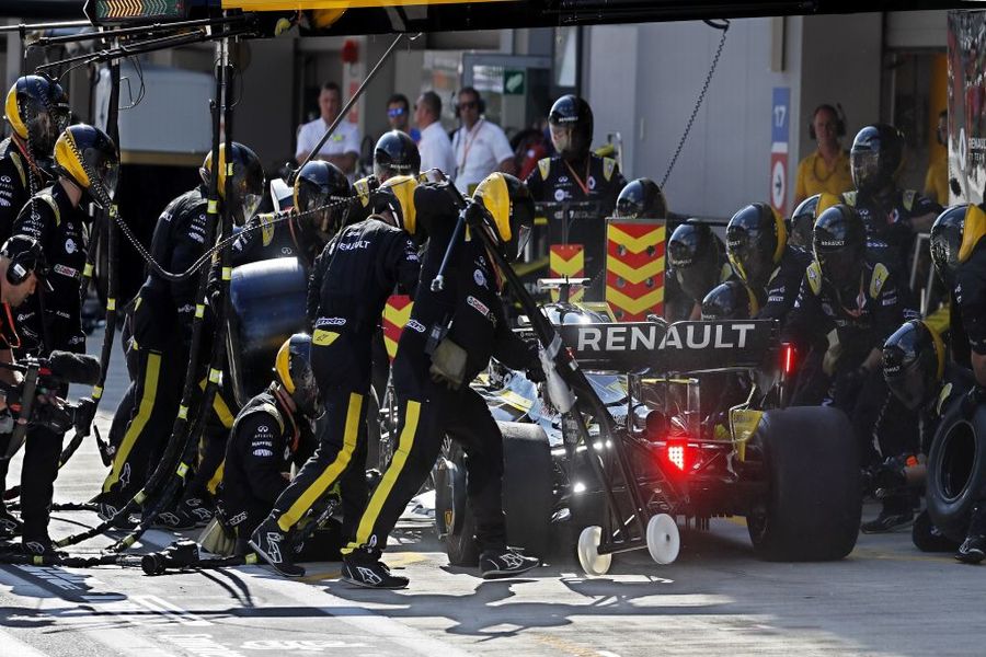 Nico Hulkenberg makes a pit stop for new tyres