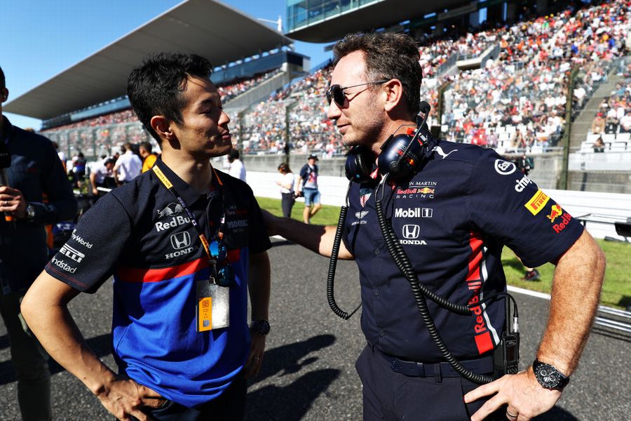Christian Horner talks with Naoki Yamamoto on the grid