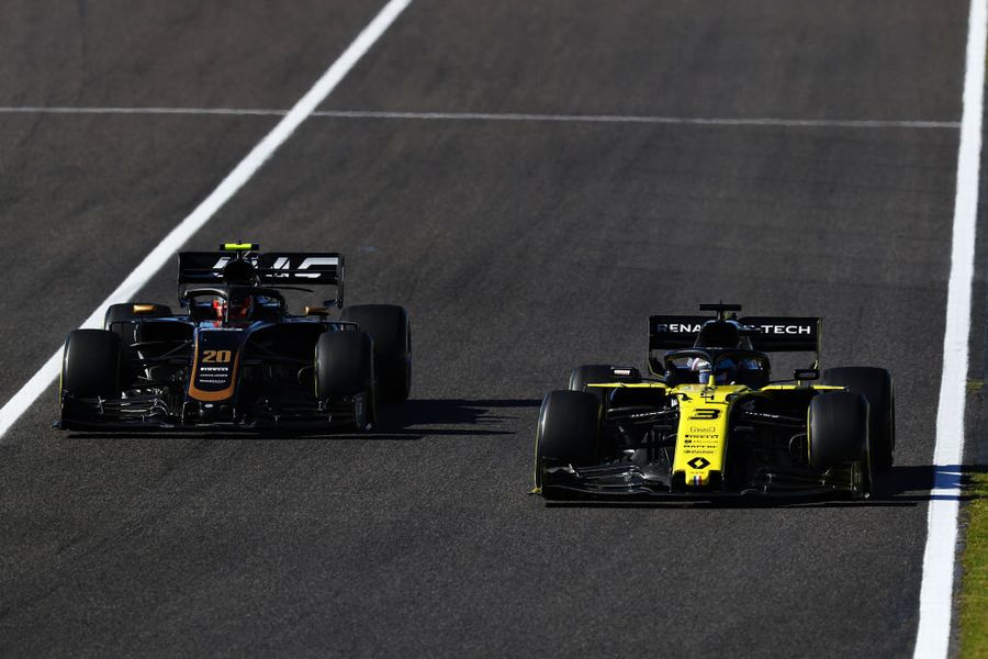 Daniel Ricciardo and Kevin Magnussen battle for position