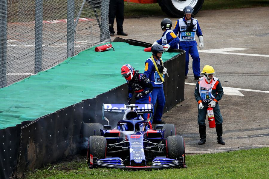 Daniil Kvyat crashed in FP2