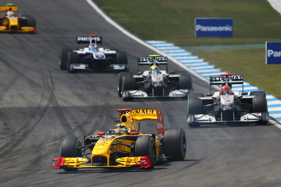 Robert Kubica leads Michael Schumacher, Nico Rosberg, Rubens Barrichello and Vitaly Petrov