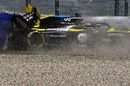 Daniel Ricciardo crashes in FP2