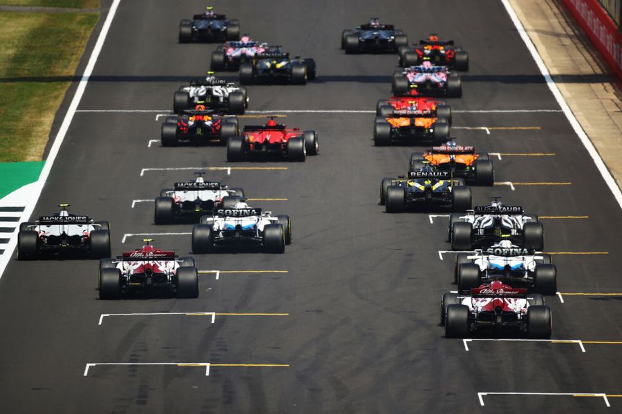 A general view of the grid at the start of the race