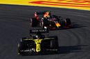 Daniel Ricciardo leads Alexander Albon on track