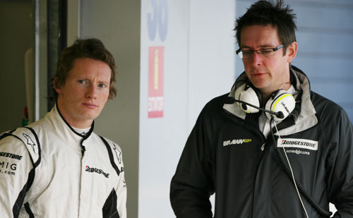 Mike Conway talks with Jenson Button's 2009 race engineer Andrew Shovelin