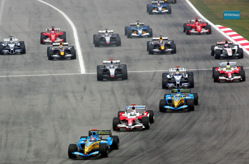 Fernando Alonso leads the field on his way to victory in the 2005 Malaysian Grand Prix.