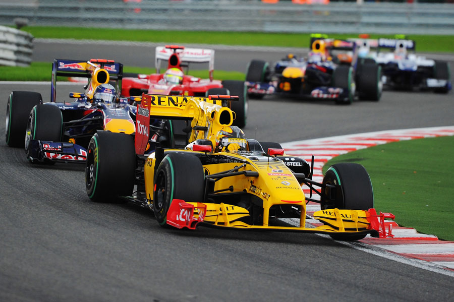 Robert Kubica leads Sebastian Vettel