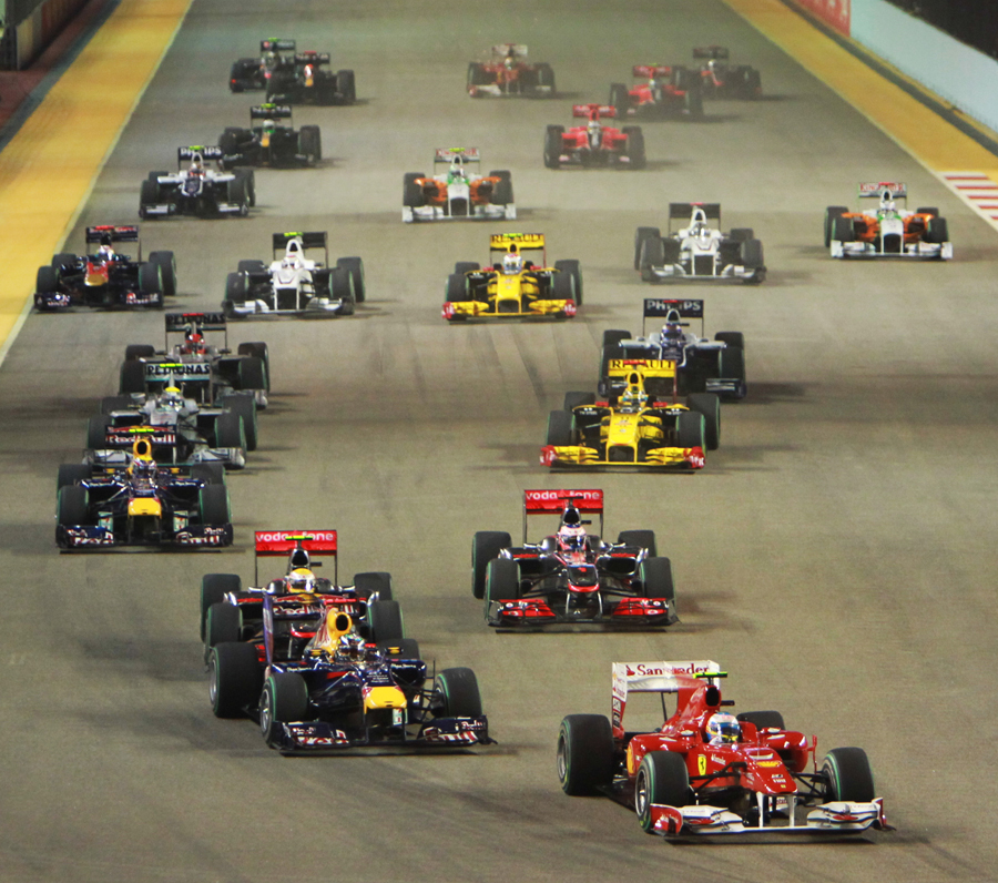Fernando Alonso leads the field into the first turn