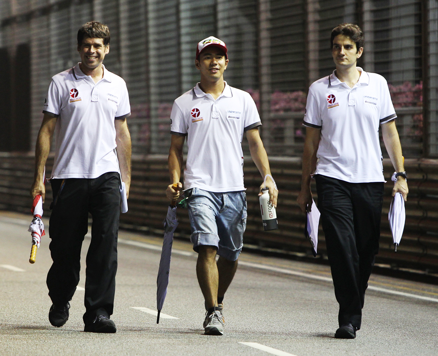 Sakon Yamamoto walks the circuit with his engineers
