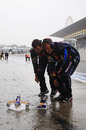 Red Bull mechanics make the most of conditions