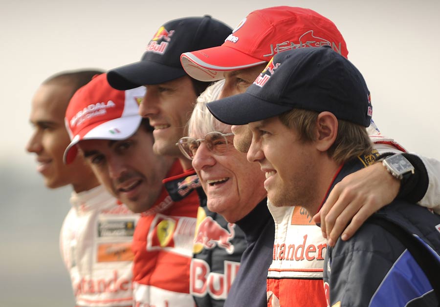 The title contenders pose with Bernie Ecclestone