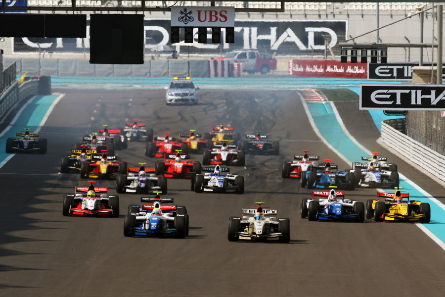 Sergio Perez leads the field away in Abu Dhabi
