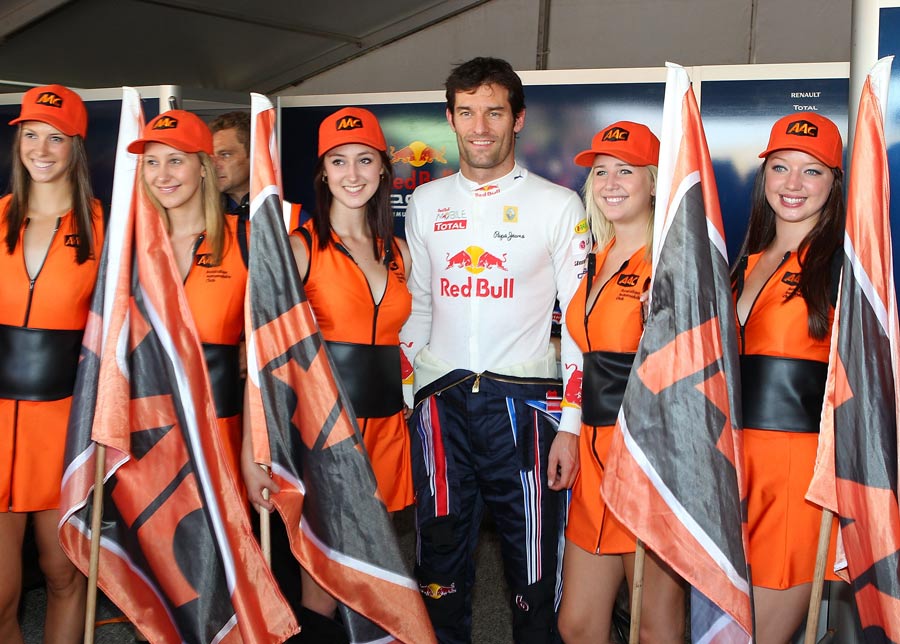 Mark Webber poses with grid girls