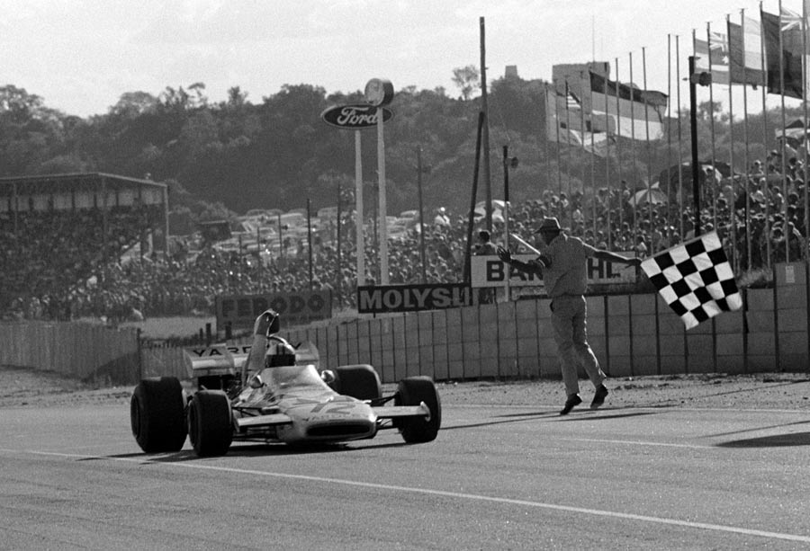 Denny Hulme on his way to victory in South Africa