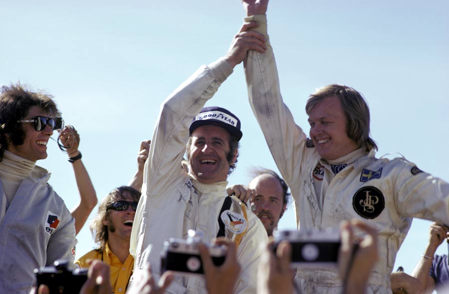 Denny Hulme acknowledges moral victor Ronnie Peterson who lost the win on the penultimate lap with a slow puncture