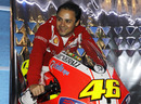 Felipe Massa tries out Valentino Rossi's Ducati motorbike for size