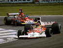 Emerson Fittipladi keeps Niki Lauda at bay