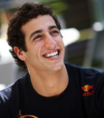 Daniel Ricciardo enjoying himself in the F1 paddock
