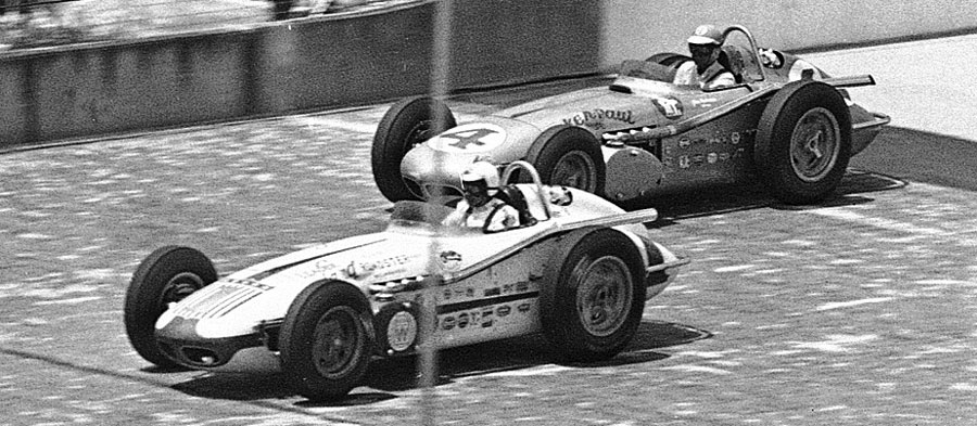 Jim Rathmann leads Rodger Ward at the 1960 Indianapolis 500
