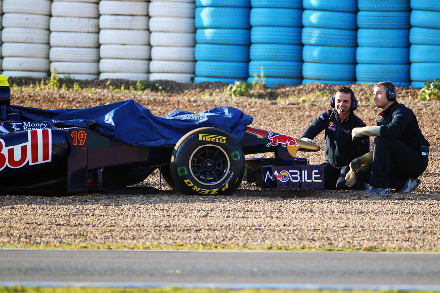 Toro Rosso mechanics recover Jaime Alguersuari's car from the gravel trap