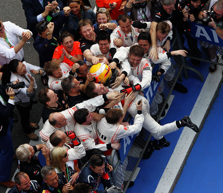 Lewis Hamilton celebrates victory with his team in parc ferme