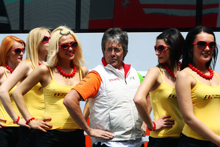 Force India mechanic Neil Dickie poses with the grid girls